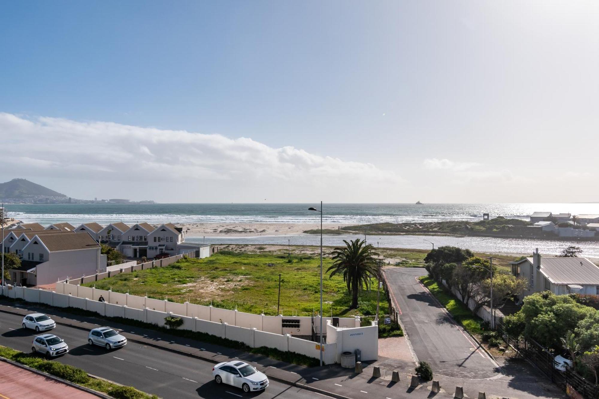 Burmeister 407 -spacious 1 Bedroom Across From Ocean Apartment Cape Town