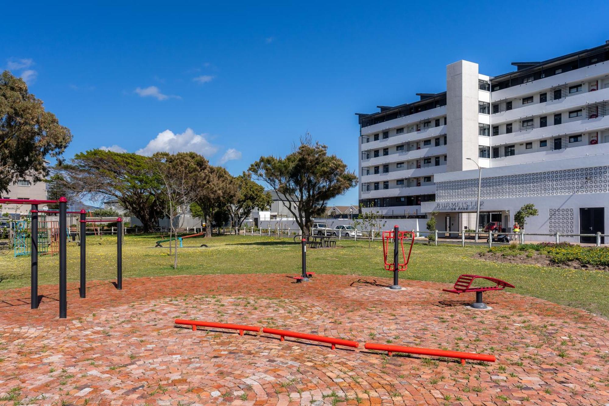 Burmeister 407 -spacious 1 Bedroom Across From Ocean Apartment