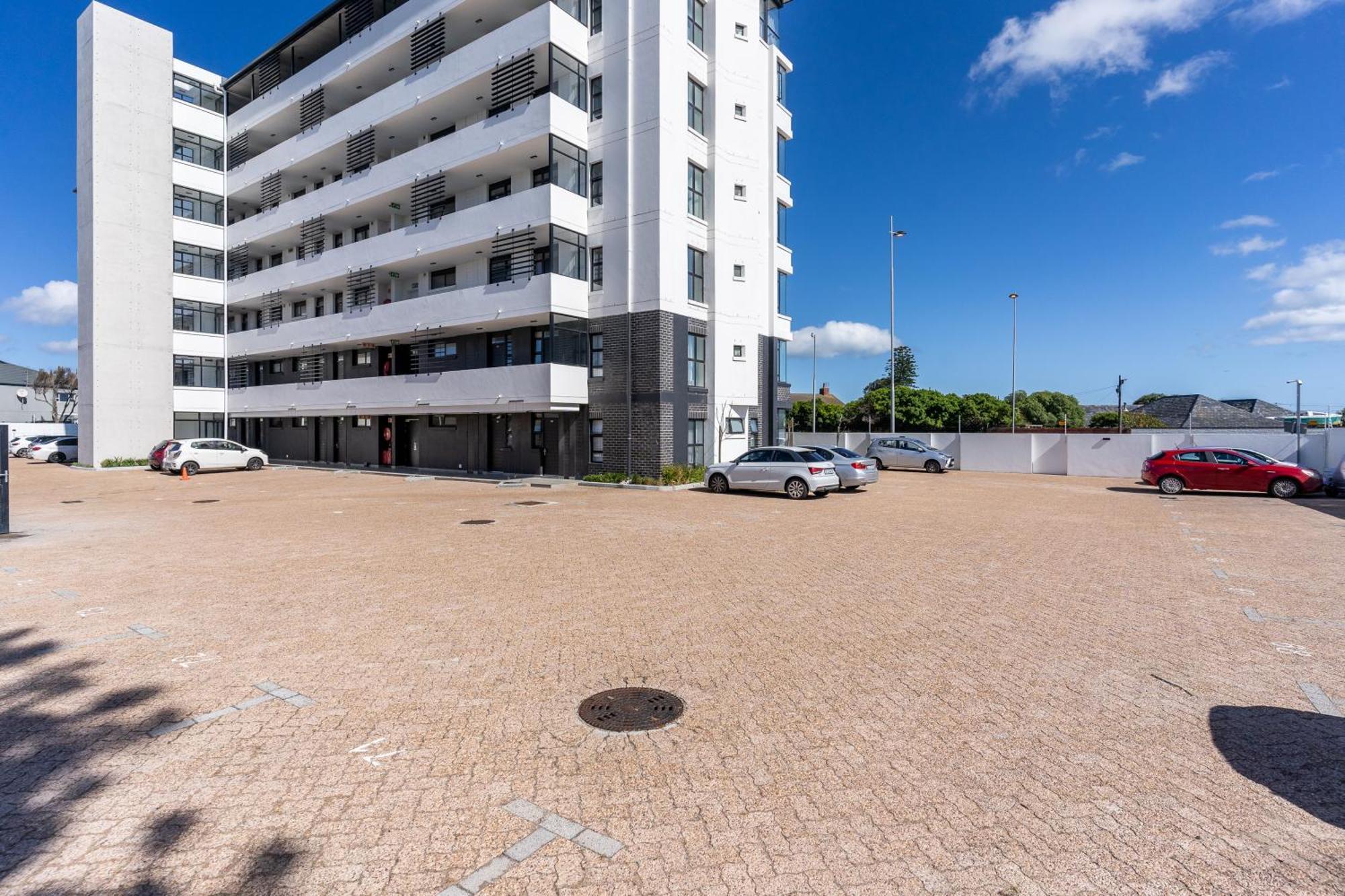 Burmeister 407 -spacious 1 Bedroom Across From Ocean Apartment Cape Town